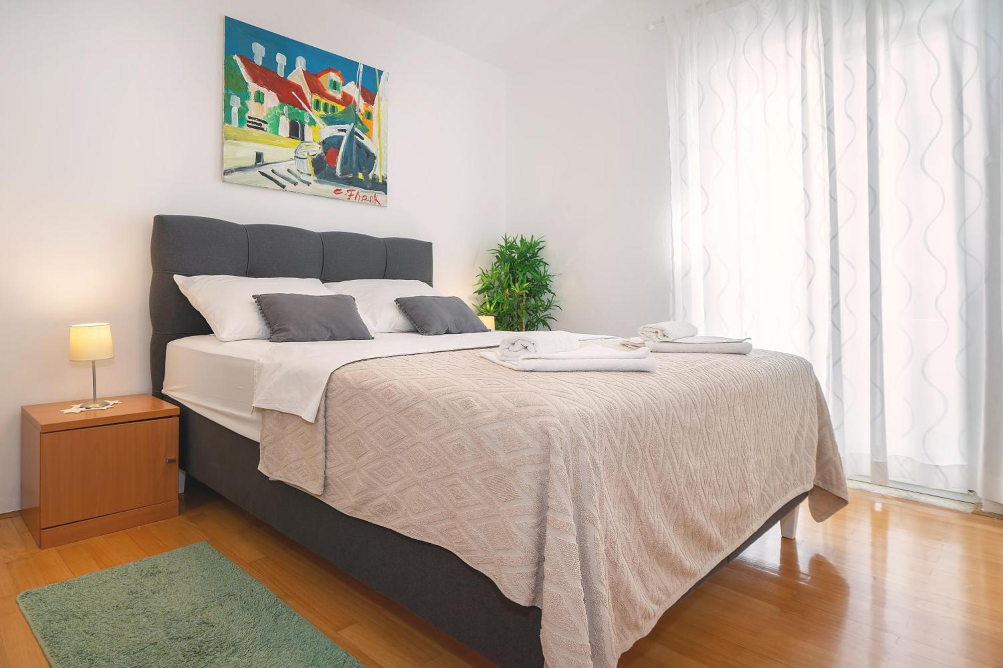 Apartments With Terrace Baska  Bilik gambar