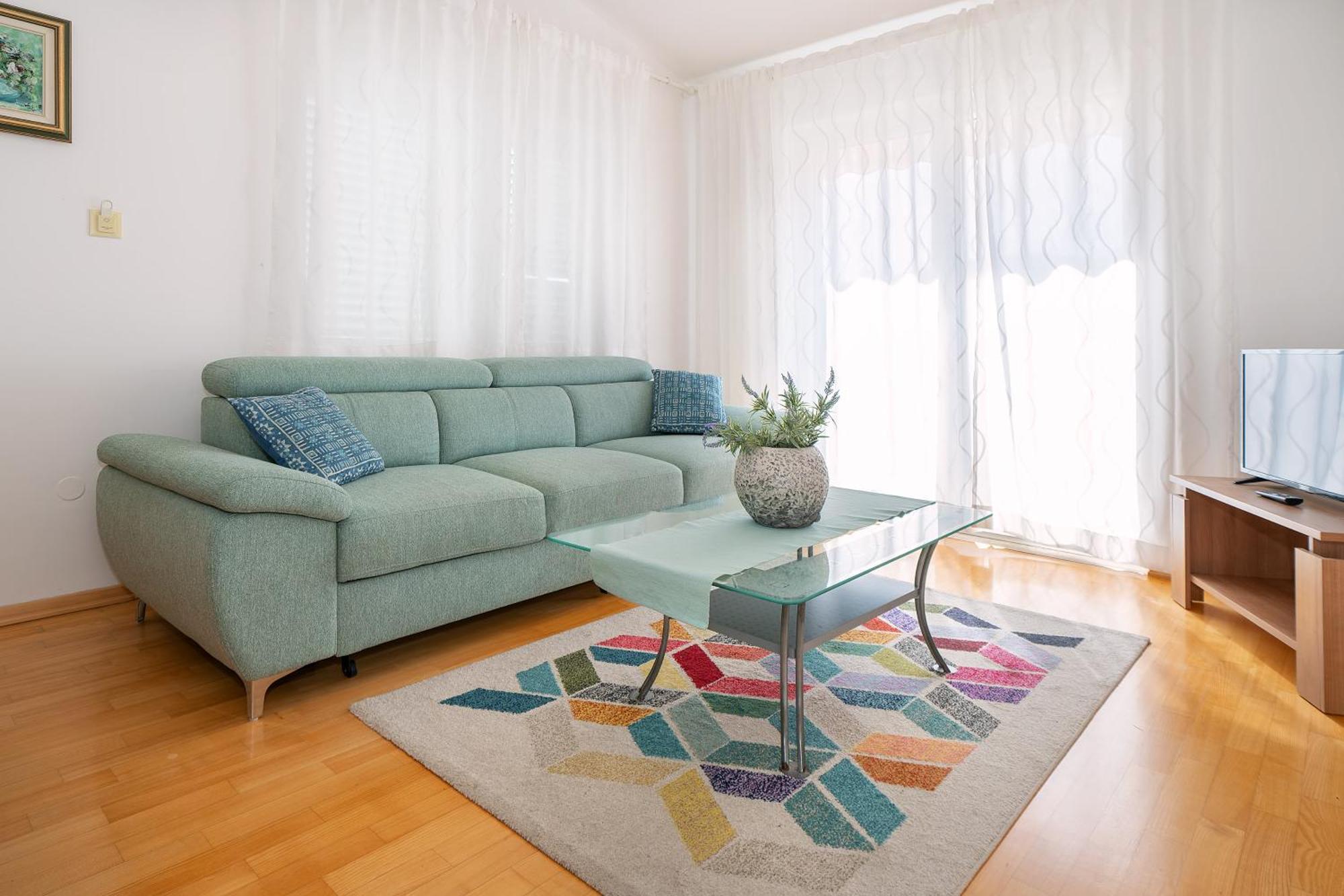 Apartments With Terrace Baska  Bilik gambar