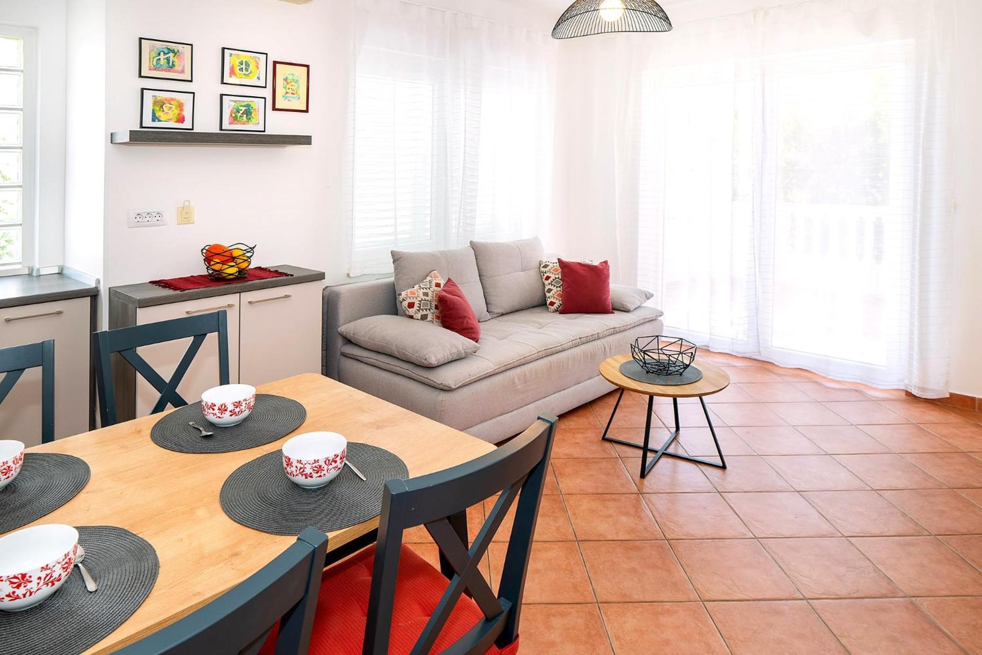 Apartments With Terrace Baska  Bilik gambar